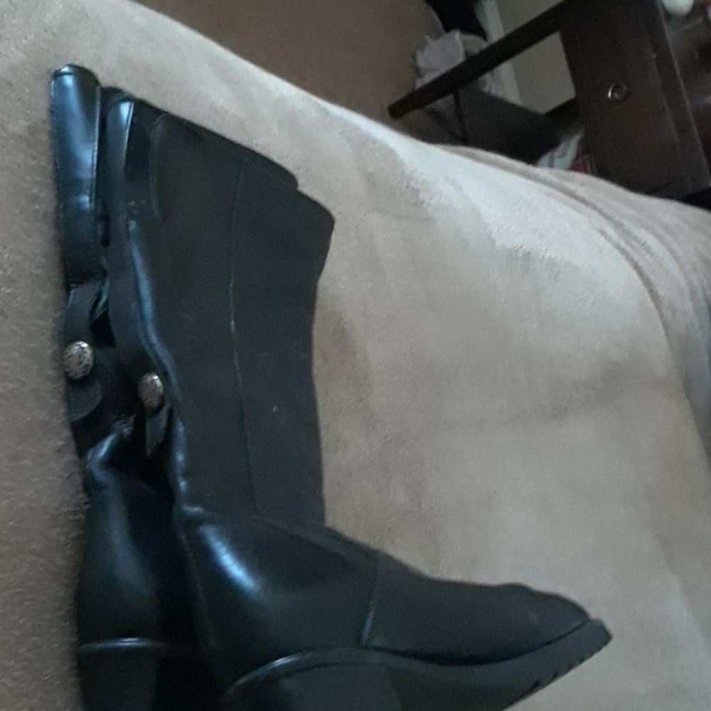 Boots - Picture 4 of 4